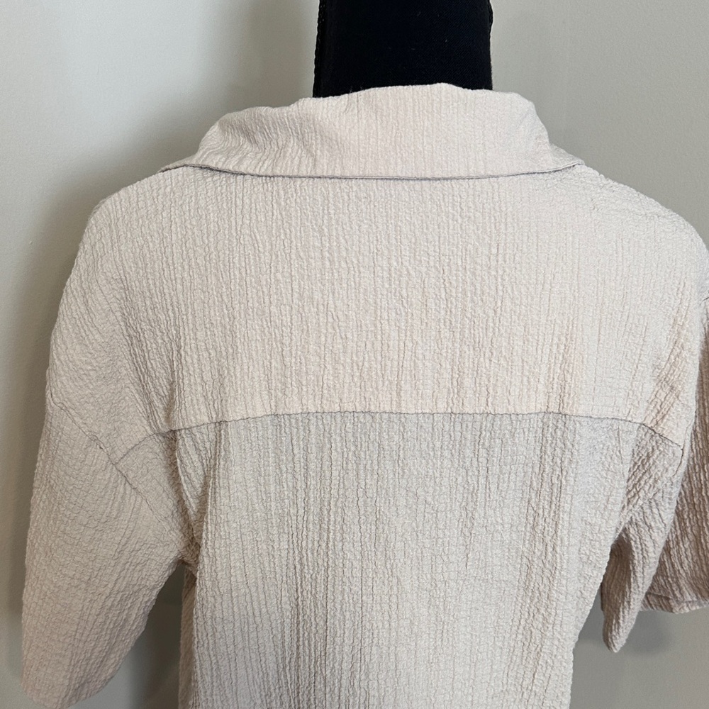 *KIRIOUS LA* Beige x Gold Button-Down Short Sleeve Crinkle Top Shirt Size Large - Picture 7 of 8